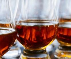 Buy Whisky Glasses and Surprise Your Whisky Loving Friends