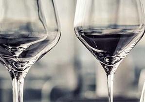 Enjoy Your Favourite Drink in Beautifully Crafted Wine Glasses