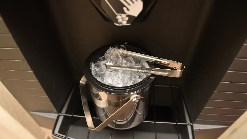 Ice cubes home maker