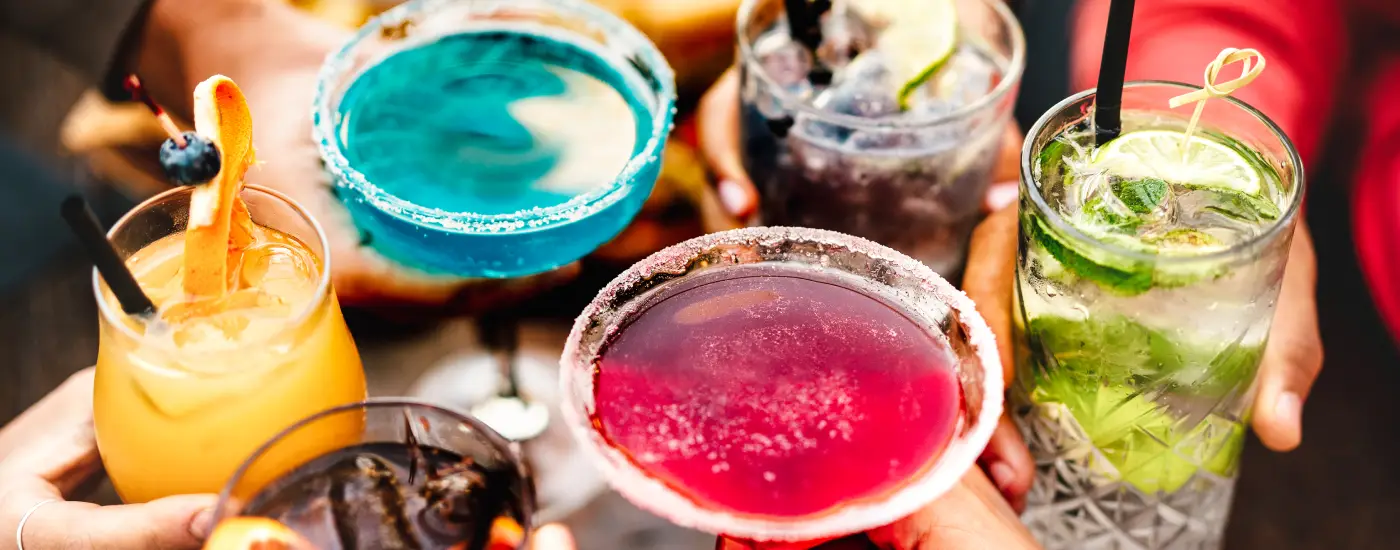 A Guide to Choosing the Best Specialty Cocktail Glasses for UK Pubs
