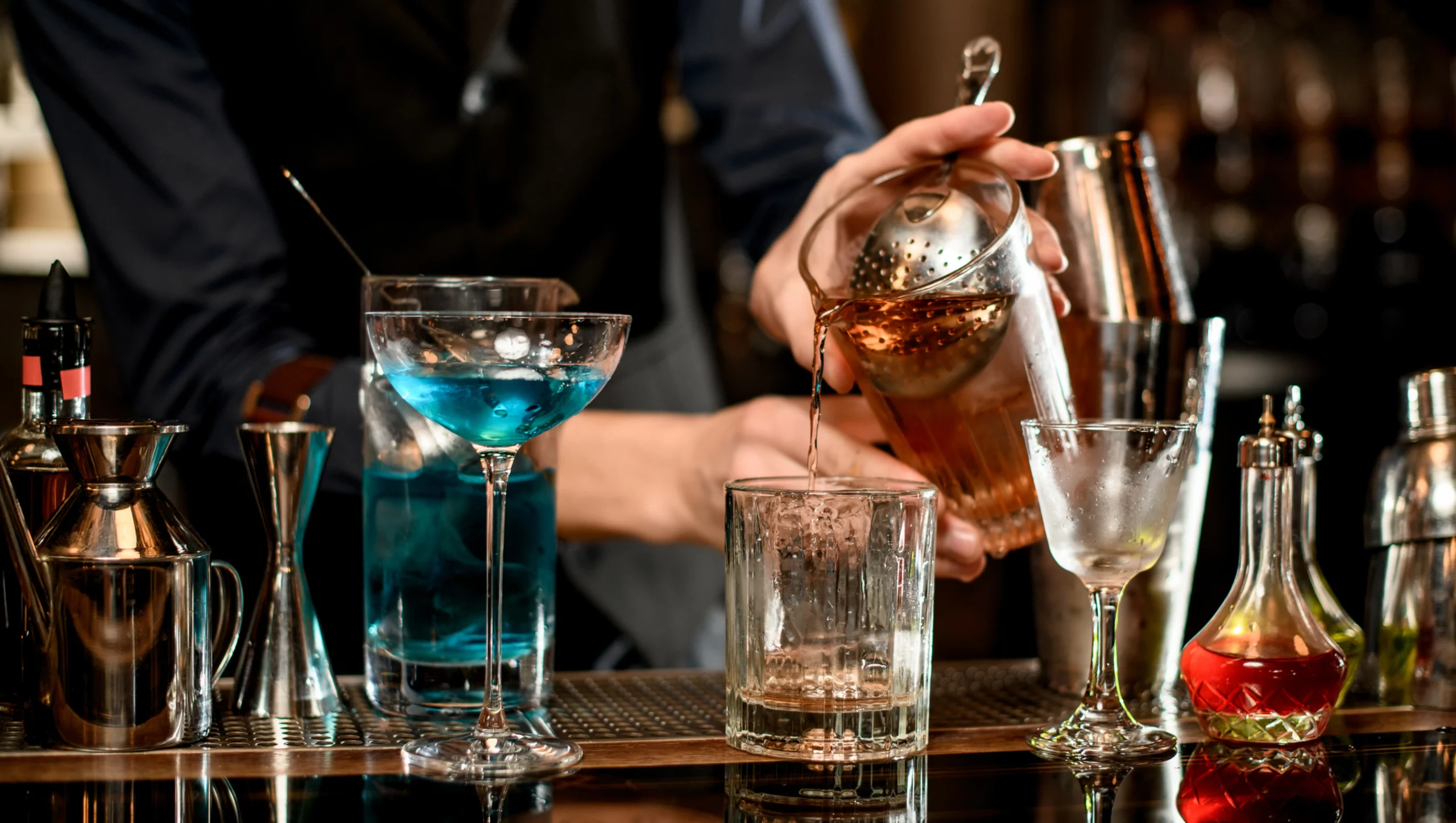Bar Tools You Need to Impress Guests with Cocktails mixing glass