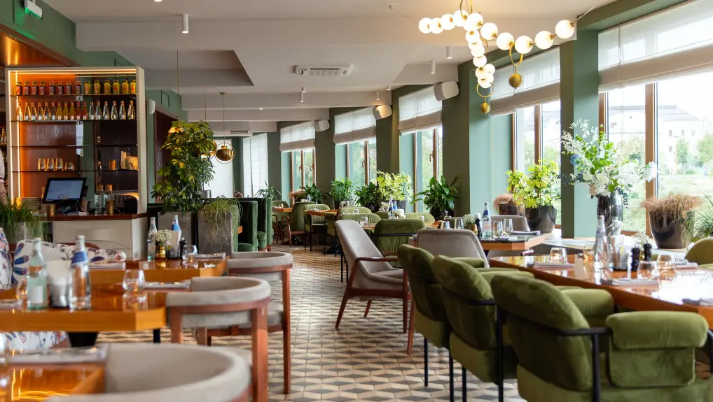 Image of a well-kept restaurant with a plethora of tableware supplies